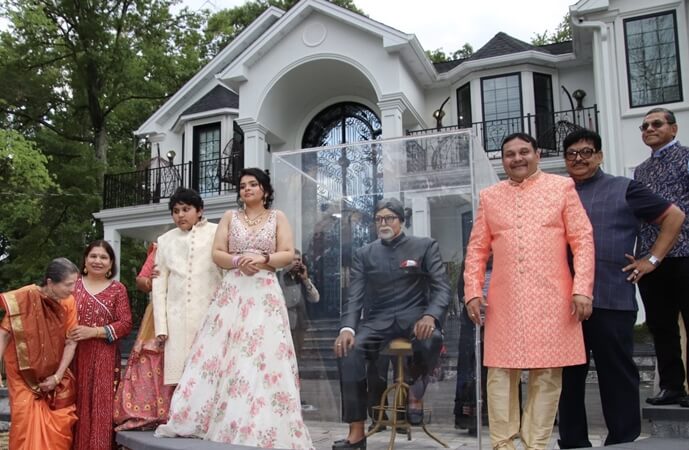 Indian-origin Family Installs Amitabh Bachchan’s Life-size Statue outside Their Home in USA for $75000