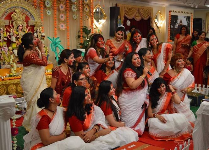 This All-Women Durga Puja Celebration in Bay Area Proves that Indian Culture Knows no Borders